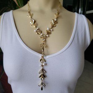 BCBGeneration Leaf Pearl Y Necklace